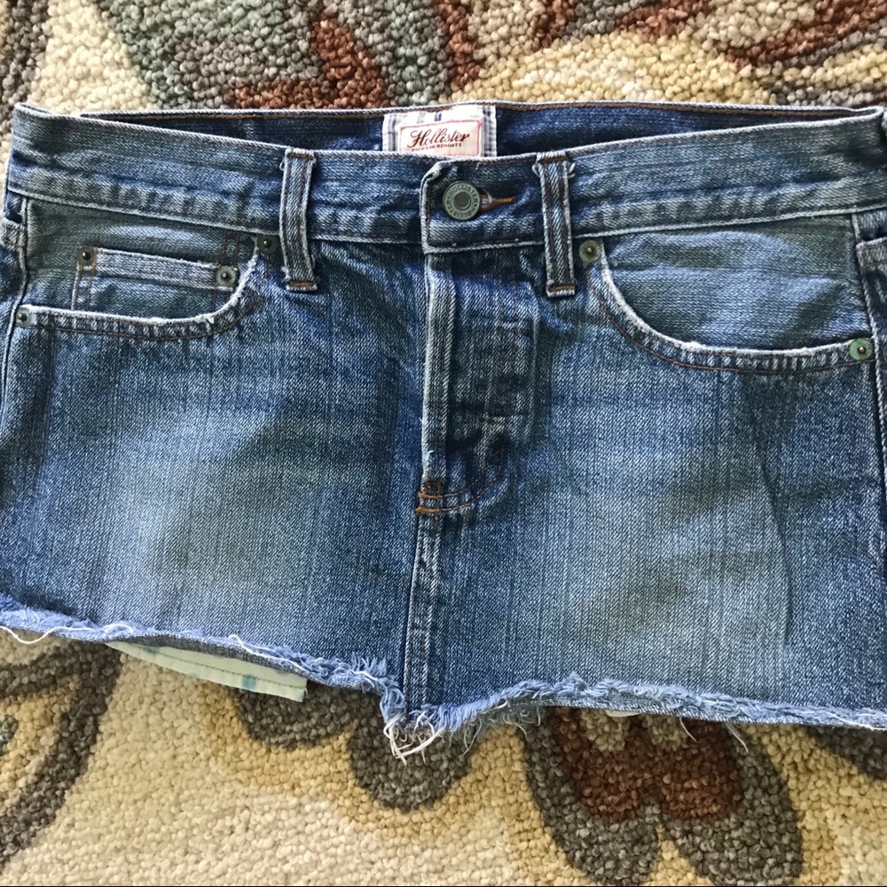 Hollister frayed mini jean skirt